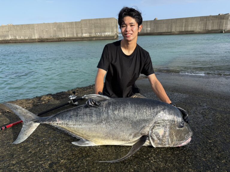 沖永良部で釣獲したロウニンアジ135cm・40kgの釣果写真